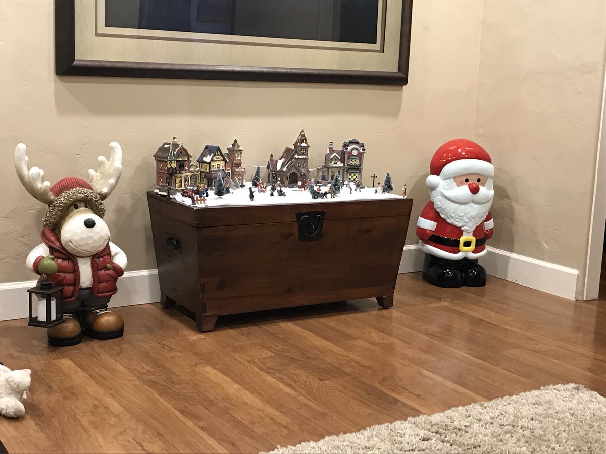 PracticalProfs's tweet image. It takes a village to #graduate and #educate students! Who’s in your village?  #practicalprofessors #2017 #Fall17 #HillaryClinton