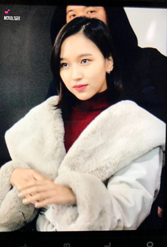 _minalight_'s tweet photo. 171130 😙✈

#TWICE #MINA #미나 #트와이스 https://t.co/llNWDWKRcy
