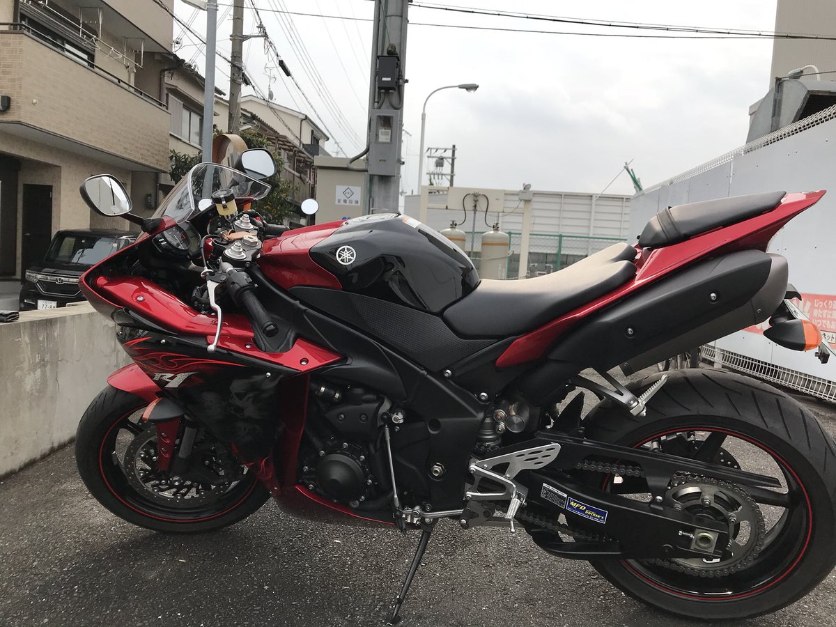 omonetaR25's tweet photo. 🎉🎉🎉🎉🎉YZF-R1🎉🎉🎉🎉🎉
納車されました！！
っしゃぉらァァァァァァァ！！
髑髏R1カッケェぇぇぇぇぇぇぇ
それと今日11/30はYZF-R25納車2周年記念でもあるのだ！！まだまだ頑張りますよっ！！髑髏ちゃん見かけたら仲良くしてあげて下さい(笑)

#YZFR1
#YZFR25
#YAMAHAが美しい https://t.co/3pf5iv211G