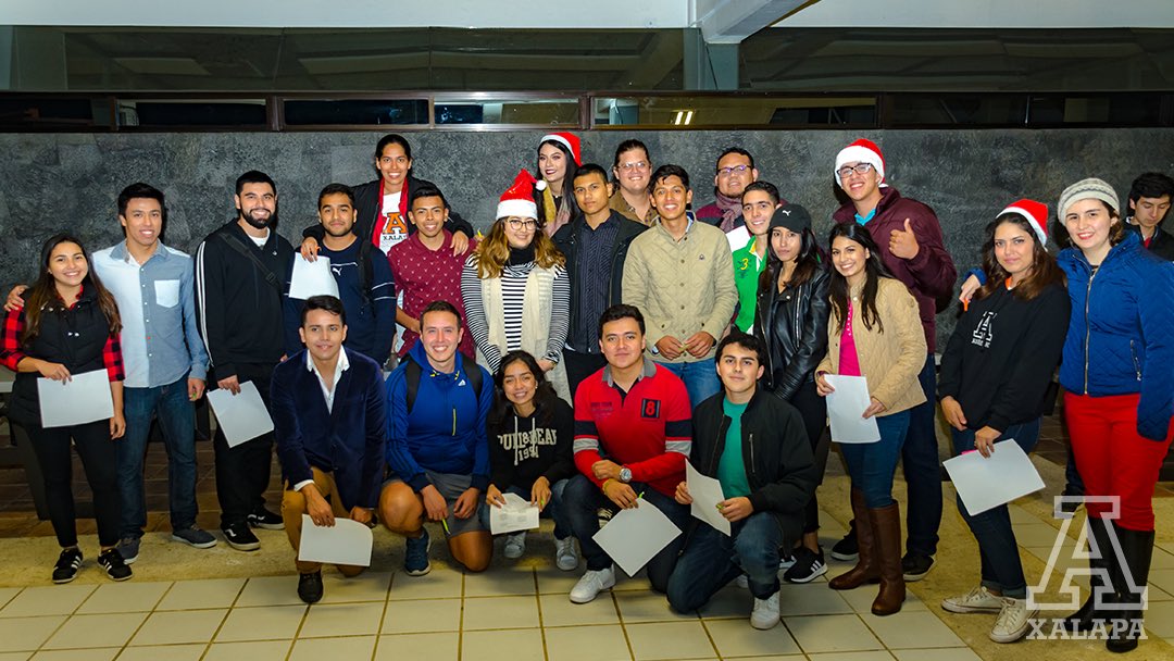 AnahuacXalapa's tweet photo. Así fueron nuestras fiestas navideñas... con el mejor ambiente universitario, llenas de alegría, risas y muchas sorpresas.

¡Felices fiestas!

#Navidad2017 #AnáhuacXalapa #Xalapa #SomosAnáhuac #EventosUAX https://t.co/7S4DVPXJHk