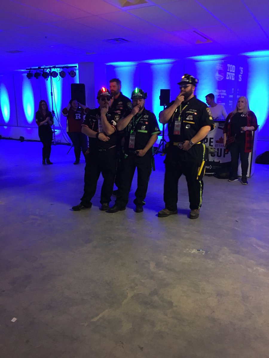 reesekober's tweet photo. More from #GCtweetup #BetterLateThanNever @LumberJoes vs @GCFunPolice some great #CFLPod peeps @EskEmpirePod @CliffyD and our own @Safimod plus a view of the field from our party room! (Would have been awesome for the game!) https://t.co/7VmLB49UJH