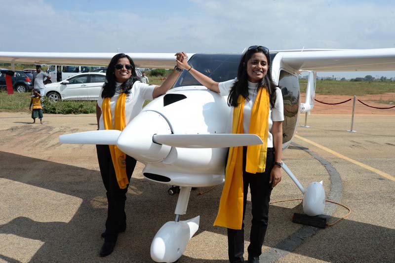 prajavani's tweet photo. ಲಘು ವಿಮಾನದಲ್ಲಿ ಅಮ್ಮ–ಮಗಳ ವಿಶ್ವಪರ್ಯಟನೆ https://t.co/yhaMqLb49G
#microlightflight #ಲಘುವಿಮಾನ #ವಿಶ್ವಪರ್ಯಟನೆ #ದೀಪಿಕಾಮಬೆನ್ #ಆಮಿಮೆಹ್ತಾ #ಮೈಕ್ರೋಲೈಟ್ವಿಮಾನ #prajavani #ಪ್ರಜಾವಾಣಿ https://t.co/zmmTWsqn0p