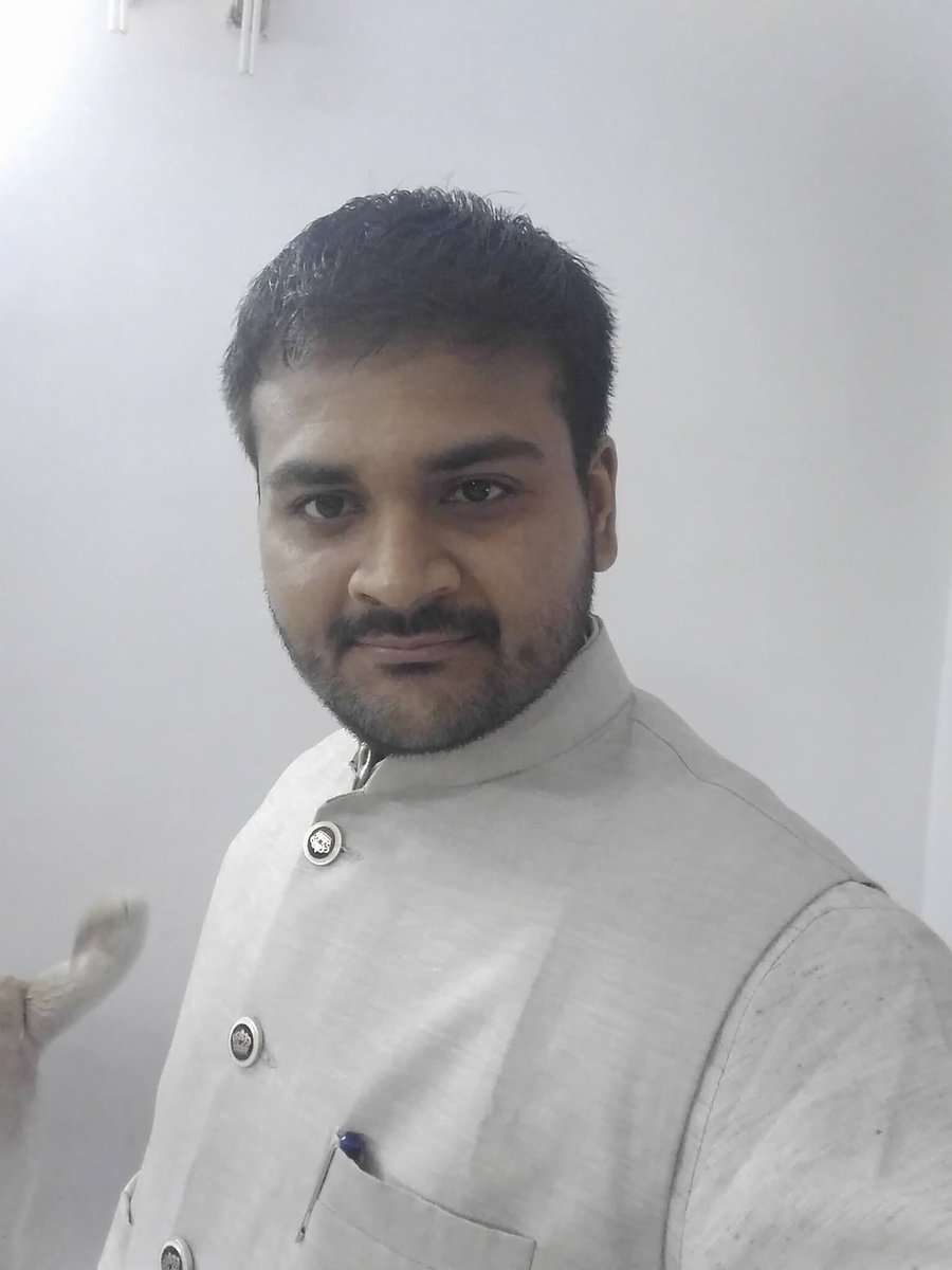 imeetdoshi's tweet photo. #ભારતીય_જનતા_પાર્ટી #પાલડીવોર્ડ #યુવા_મોરચા ના #પ્રમુખ શ્રી #મંત્ર_ભાઈ_કંસારા ને #જન્મ_દિવસ ની ખૂબ ખૂબ શુભેચ્છા 🎂💐💐
#Happy_birthday
#Mantra_bhai
#BJYMPaldi
#EllisbridgeVidhansabha
#BJYMKarnavati
#BJPKarnavati https://t.co/FKC5WzQ6TB