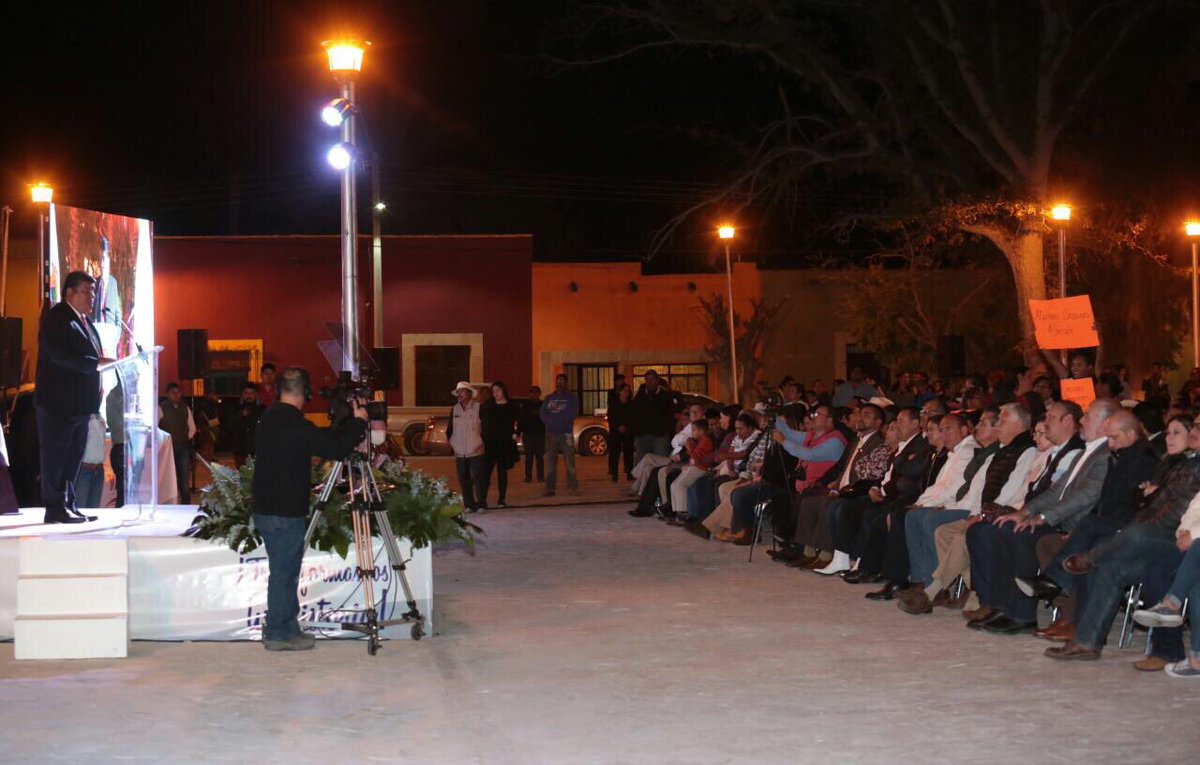 rubenmoreiravdz's tweet photo. En @MpioViesca rinde su 4 informe @marcelokirino. Juntos invertimos más de 800 millones para trasformar este gran municipio. #CoahuilaElorgulloDelNorte #EstamosCerrandoFuerte https://t.co/DLQqZGtf8D