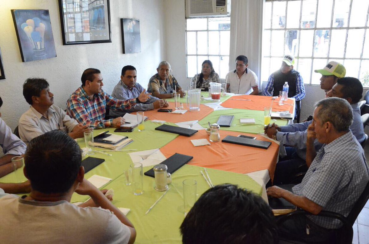 BonyMontufar's tweet photo. En reunión del trabajo con mis amigas y amigos Seccionales del sector II, para fortalecer los trabajos y la unidad de mi partido. Ruta 2018. @HectorAstudillo https://t.co/LVUhgP9F0Y