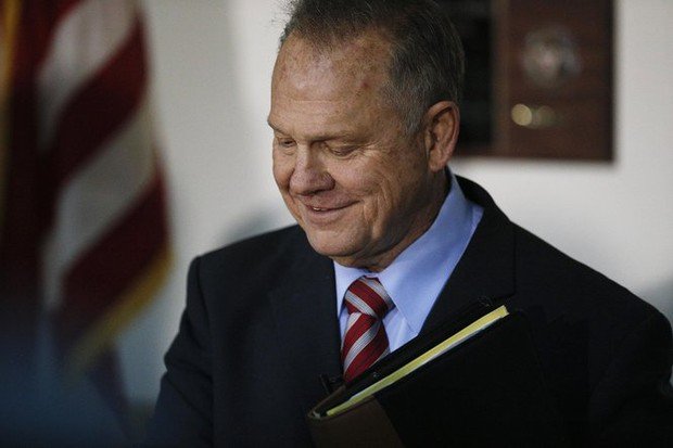 funnylifeJ's tweet photo. https://t.co/Y1LsT2KIB2 'All the girls are lying?' man yells at Roy Moore in church https://t.co/2JxETUrujh #U_S_ https://t.co/T6tWEwuFUQ