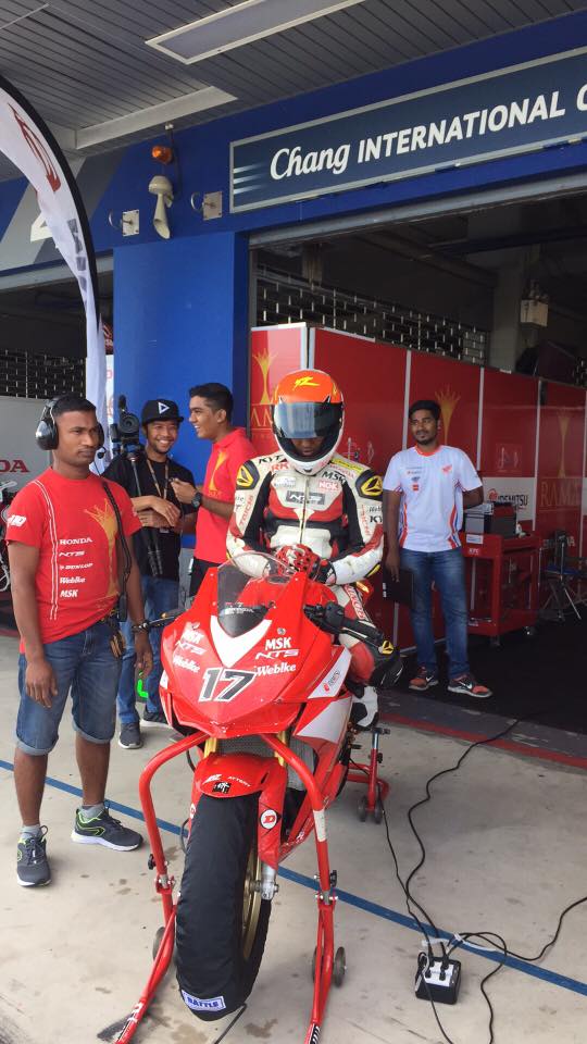 RamaReels's tweet photo. John Sudheer supported RAMA Honda in Asia Road Racing Championship FP1 sessions starts now . Koyamax71 and Indian rider Rider Rajiv #17 #RamaHonda #IdemitsuIndia #johnsudheer #Honda2WheelersIndia https://t.co/B7zv1SljIQ
