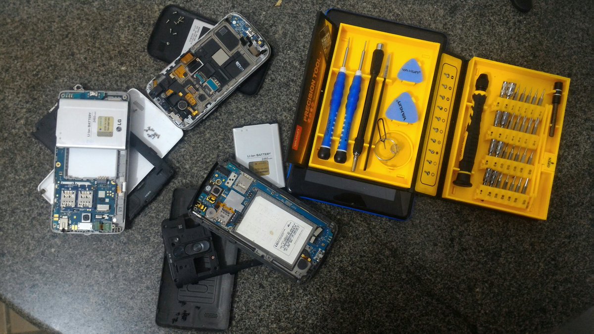 wedson_e's tweet photo. quando vc compra seu primeiro kit de chaves e está na segunda semana de curso e começa a reinar 😅 https://t.co/d1B8ICRUIP
