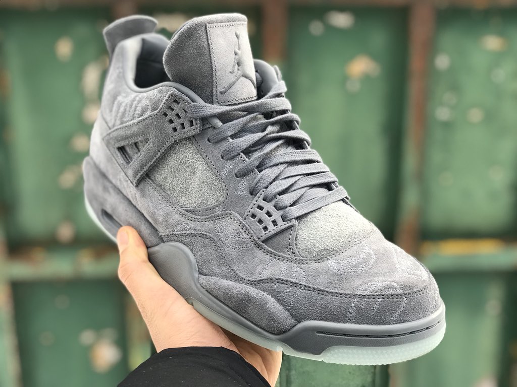 YGauderon's tweet photo. @SneakerNews definitely these!! i love my kaws🔥🤘🏻😍 https://t.co/sm1vhPIMXK
