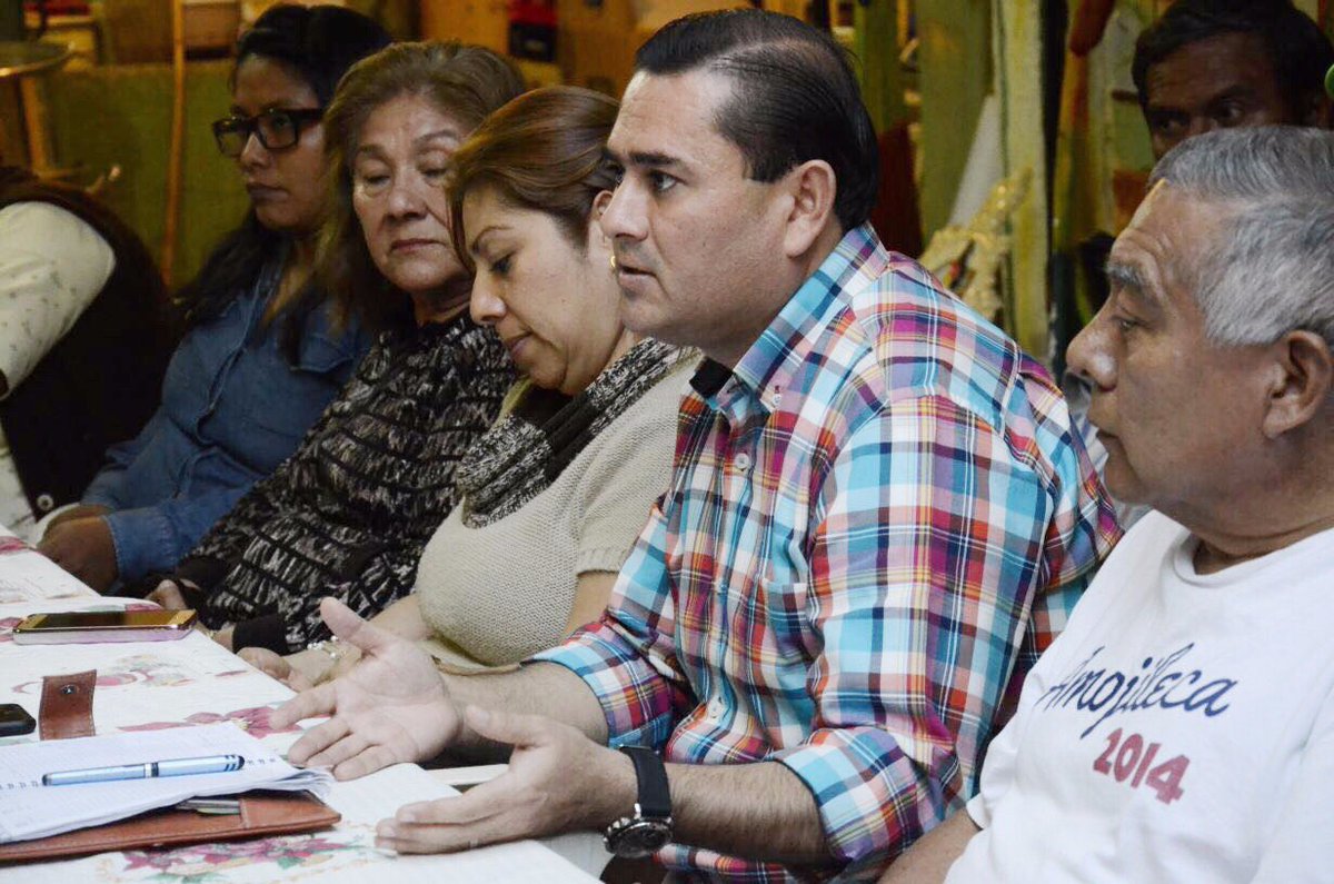 BonyMontufar's tweet photo. También me reuní con mis amigas y amigos Seccionales del sector III, fortaleciendo la unidad, los trabajos y compromisos para que logremos las metas de mi partido. Ruta 2018. @HectorAstudillo https://t.co/tzTDpD4wBo