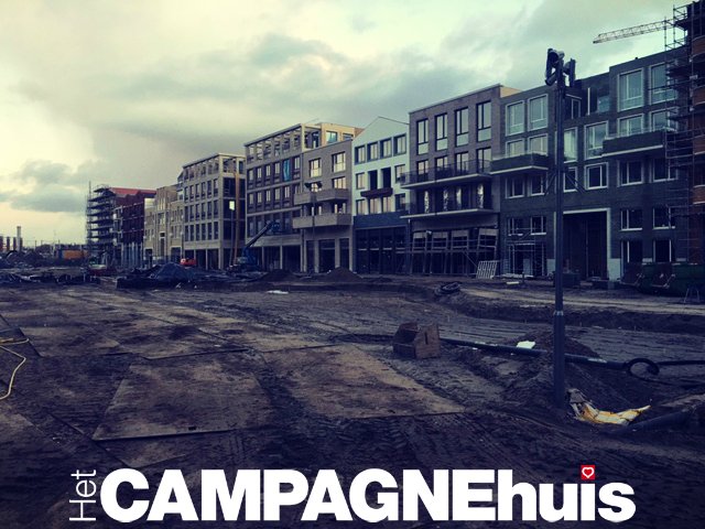 Het centrum van Leidsche Rijn by night. 
Al die huizen bij elkaar die bijna helemaal af zijn. Wat een indrukwekkend bouwwerk!