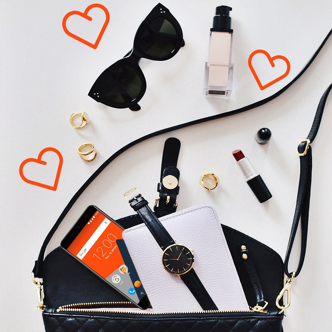 Wileyfox's tweet photo. What’s in your #BAG? CLICK MEEEE: https://t.co/TDIcng7XRA #Swift2Plus #Wileyfox https://t.co/P3mSFQ5MUd