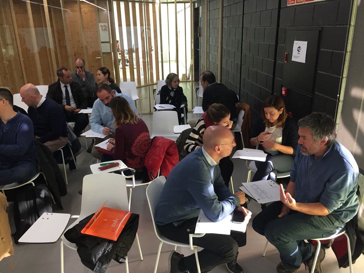 Vector_5's tweet photo. 2a sessió grupal del Programa #EmpresesResponsables de @barcelonactiva "Analitzar la sostenibilitat en els 5 Vectors" #Materialitat #RSE https://t.co/elWtZyzBva