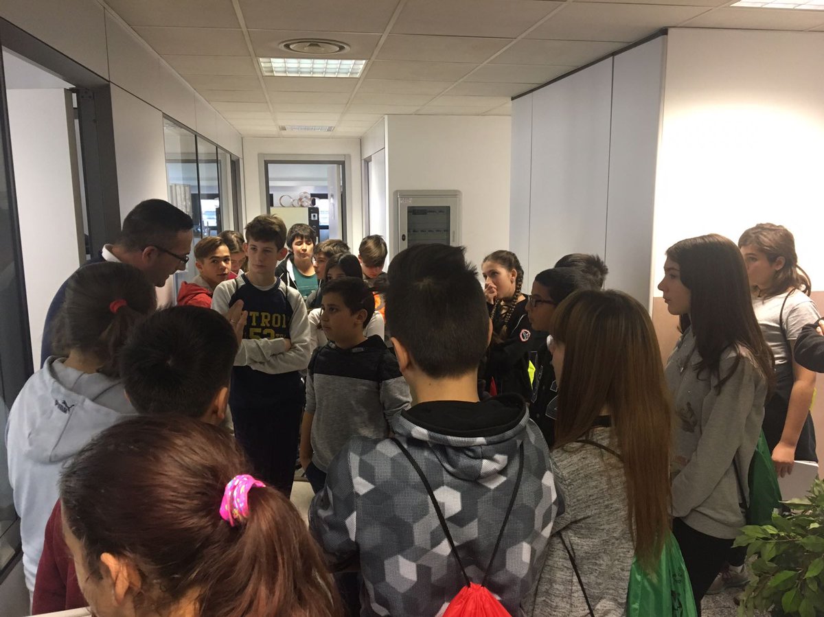 Emanuela400hs's tweet photo. Il #pmidayvarese continua alle Industrie Plastiche Lombarde di Besozzo, leader nella produzione di tubi flessibili #pmiday2017 https://t.co/seoKXS8xEW