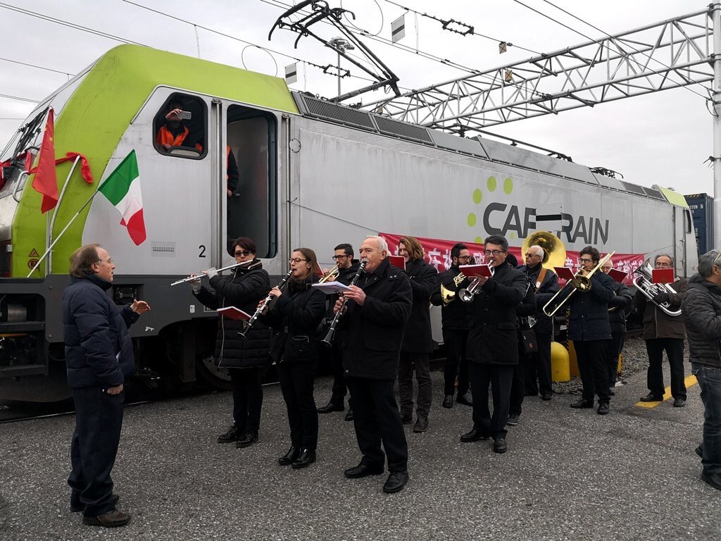 HaroonkRasheed's tweet photo. A freight train linking Milan to Chengdu launched. 1st train will arrive in Chengdu after a 10,694KM journey in 14 days. #BRI 
@zlj517 https://t.co/LEoSGfDTzT