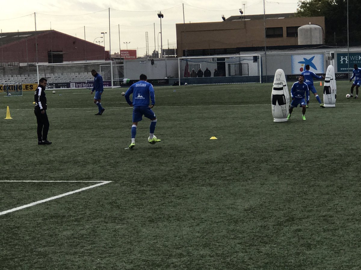 atleticbalears's tweet photo. Segon entrenament d'Horacio Melgarejo en marxa a Son Malferit ⚪️🔵⚽️ https://t.co/8SKmLdq7Sh