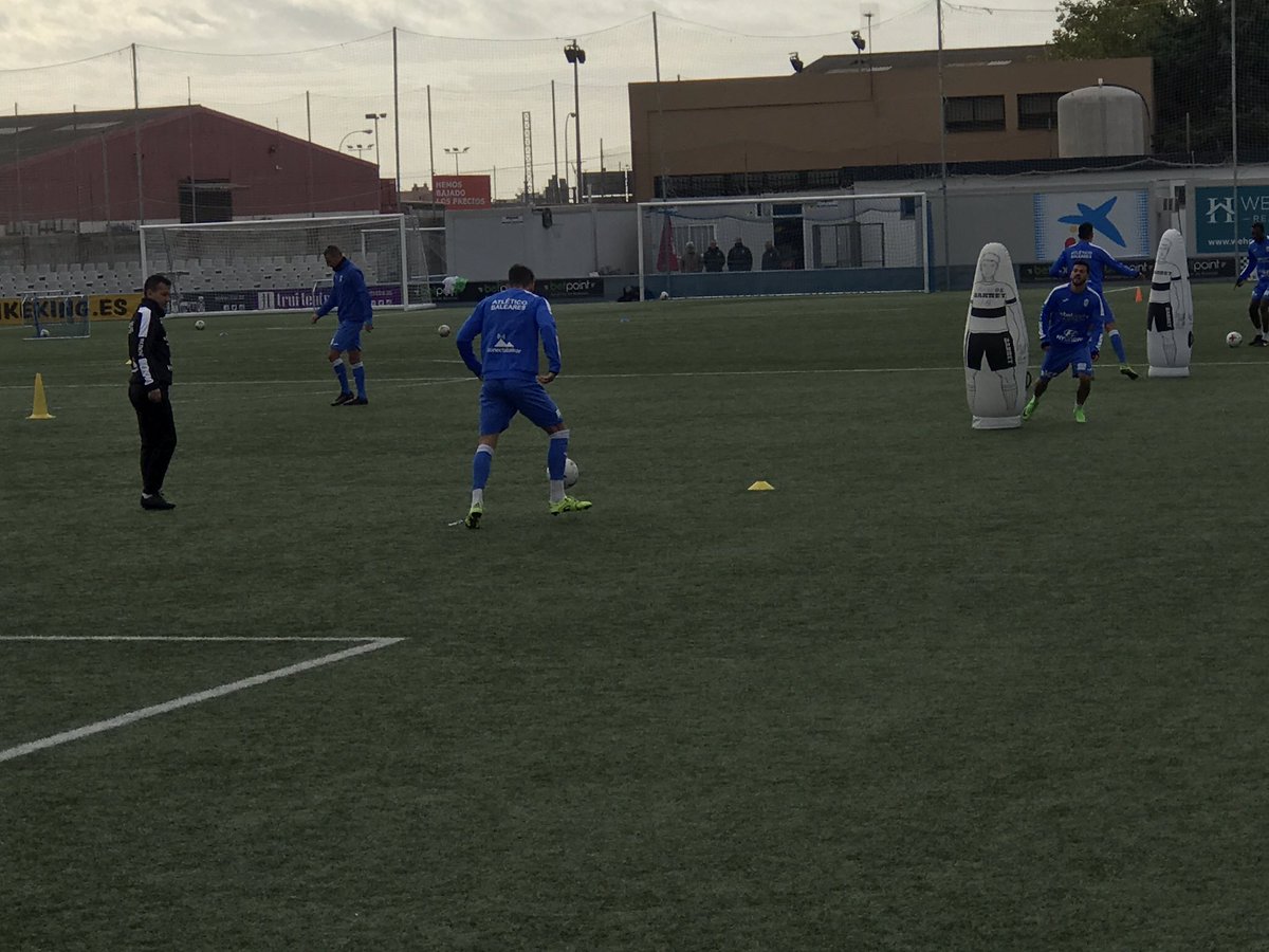 atleticbalears's tweet photo. Segon entrenament d'Horacio Melgarejo en marxa a Son Malferit ⚪️🔵⚽️ https://t.co/8SKmLdq7Sh