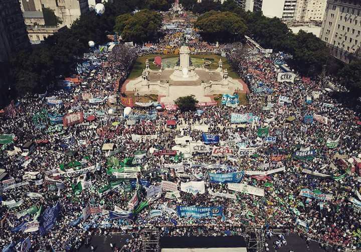 HospPami's tweet photo. La reforma Jubilatoria le quita a los niños y Jubilados 100.000 millones que pasan del bolsillo de los trabajadores a los Usureros. ¡A cada familia le sacan alrededor de $15000 anuales✋BASTA✋

Paro Nacional Activo y Multisectorial YA !!!! para frenar el ajuste✋ https://t.co/8eNntadlsK