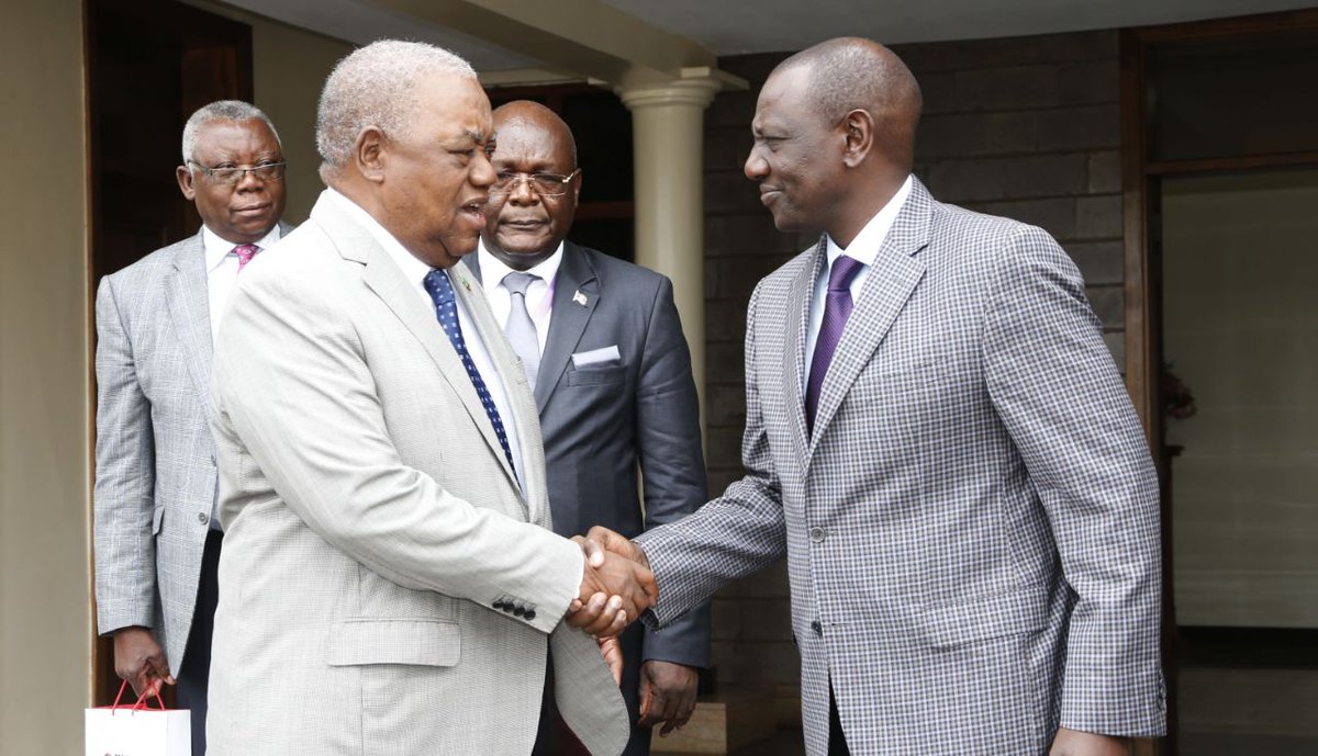 WilliamsRuto's tweet photo. During a meeting with former Zambia President Rupiah Banda at the Karen office, Nairobi. https://t.co/ZmwdVsQuRD