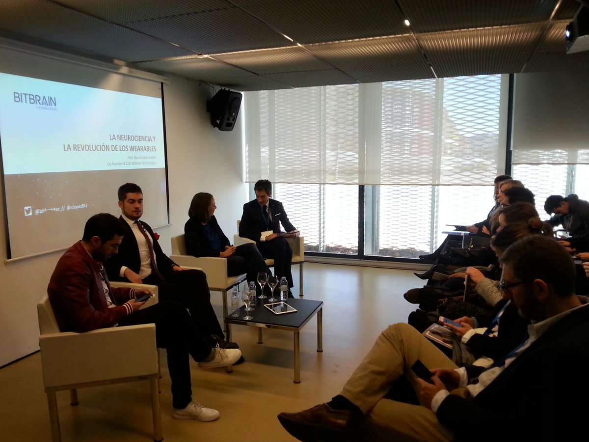ADE_USJ's tweet photo. ¡Dicho y hecho! Disfrutando en la VIII #ConvencionADEA, organizada por @directivosAdea. Un placer estar aquí con nuestr@s alumn@s. #Empresa #Universidad #ADE_USJ https://t.co/FVT1OYuij5