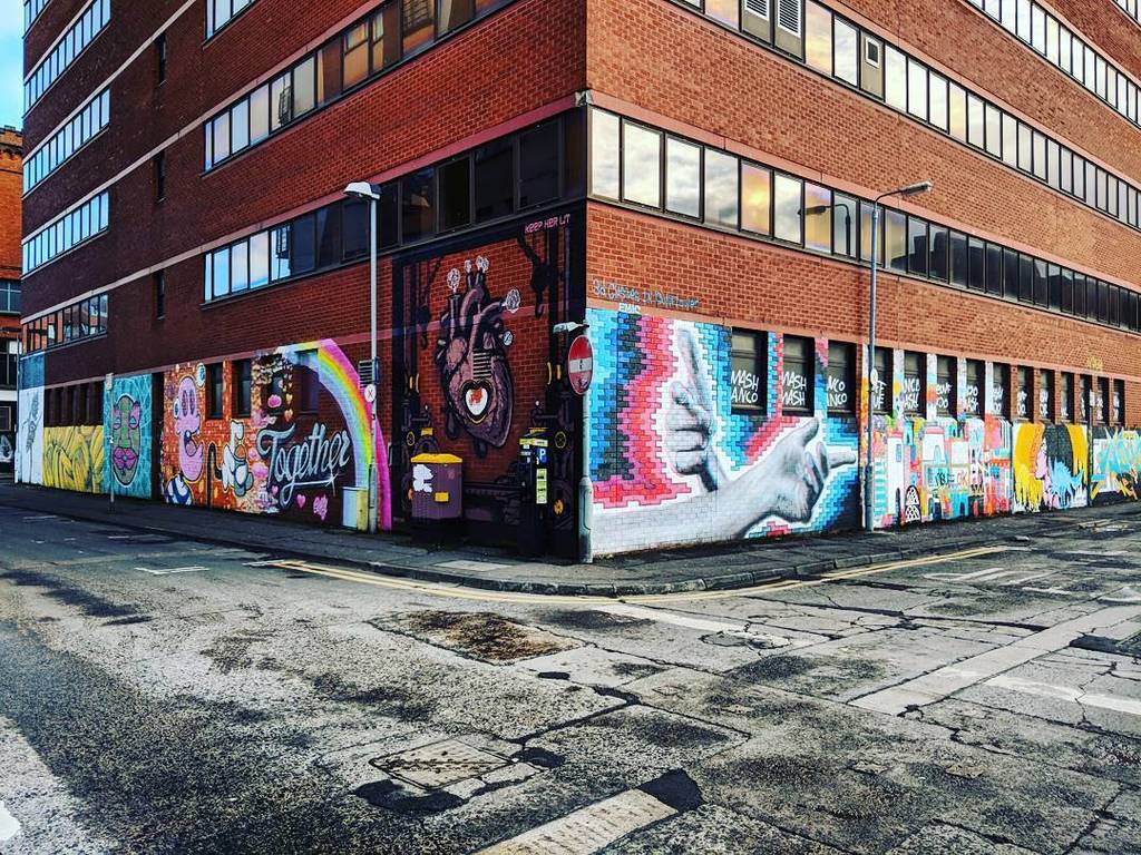 Sunflower_Pub's tweet photo. The street art view from the pub. https://t.co/gNiVLvKWv9 https://t.co/rWY8uqnWqo