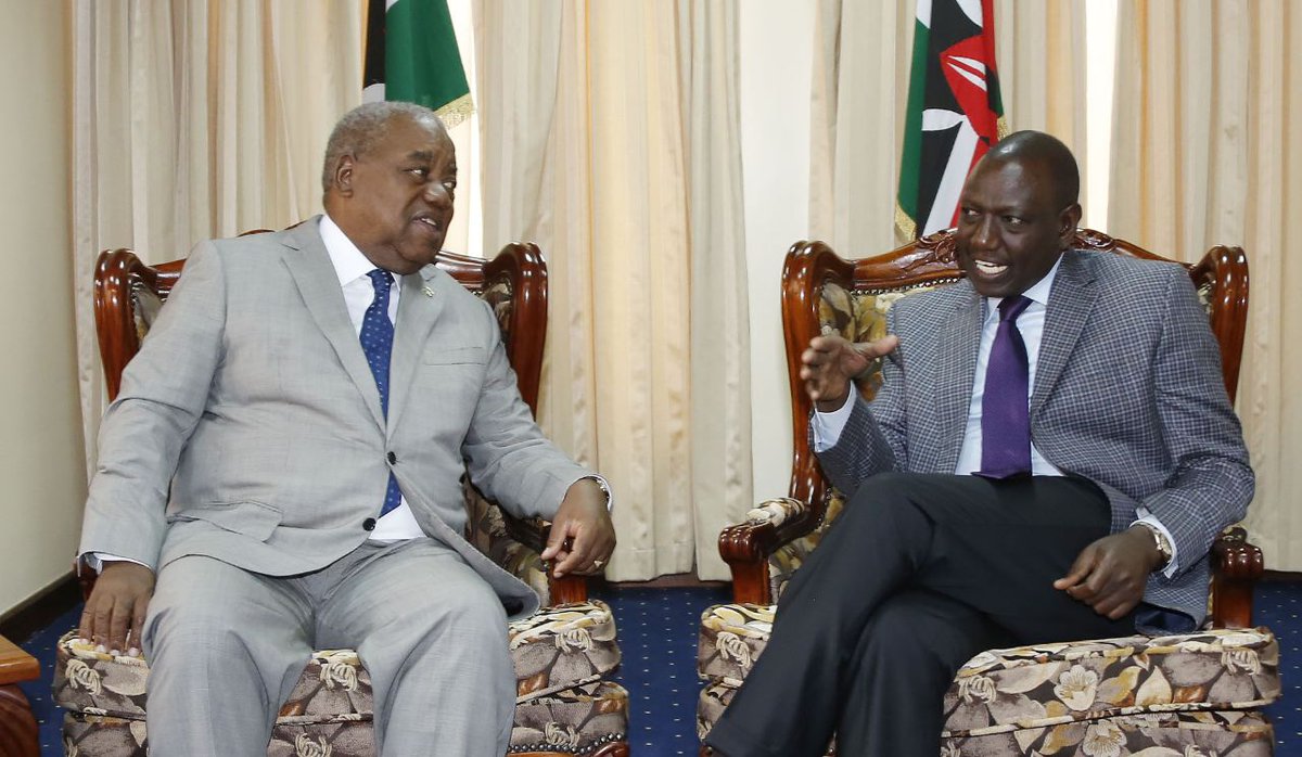 WilliamsRuto's tweet photo. During a meeting with former Zambia President Rupiah Banda at the Karen office, Nairobi. https://t.co/ZmwdVsQuRD