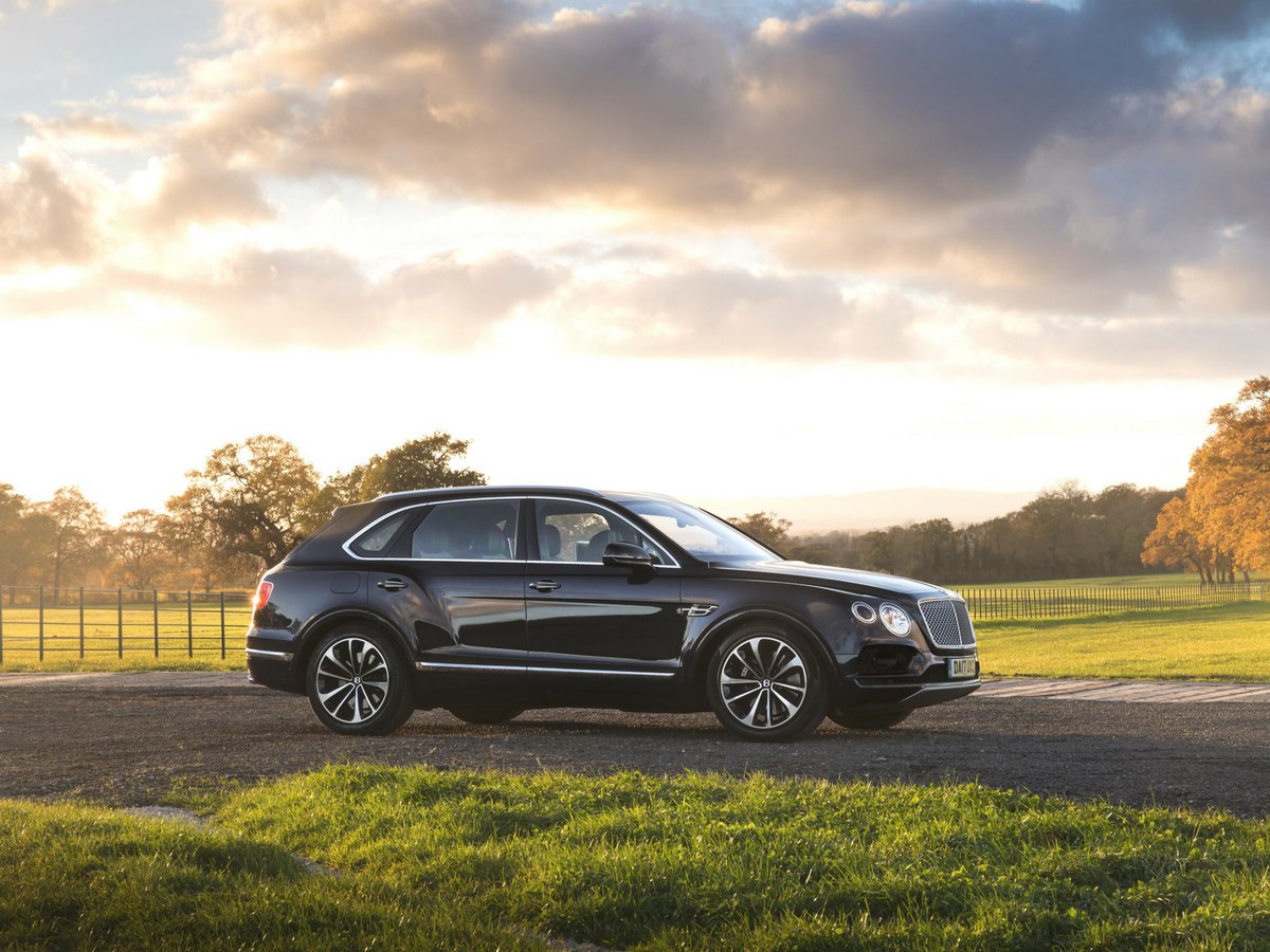 ChrisAringerPIA's tweet photo. #Luxury Maker of the Year: @Bentley honoured at Walpole British Luxury Awards! https://t.co/nLWp5kIXk6
