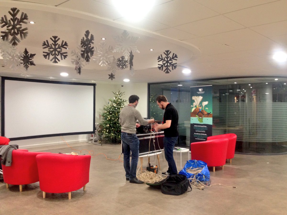 StudentlifeCU's tweet photo. 👀 out for the cinema on the ground floor of @cardiffstudents + find out how you can become a #ChilledOutLifeSaver with @givebloodwales 🍿🎥 https://t.co/Iy63peNbqn