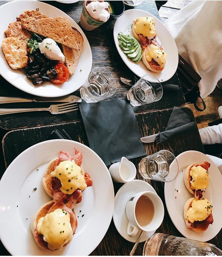 samesamebath's tweet photo. The perfect way of setting the table this morning😜@tasteofbath @ThePigGuide @BathFoodies @breakfastclubam @foodloveguide @food_writer https://t.co/Ug5pYsW0nd