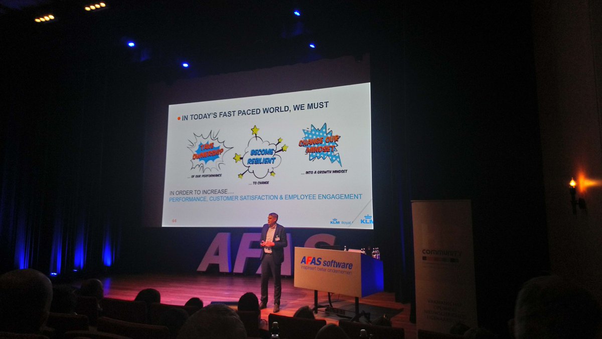 HRuniversityNL's tweet photo. "De medewerker geeft nu aan waar ze in willen ontwikkelen. Ze nemen initiatief," zegt Daan Nijssen #hrsolutionevent https://t.co/2nW1nrgyvW