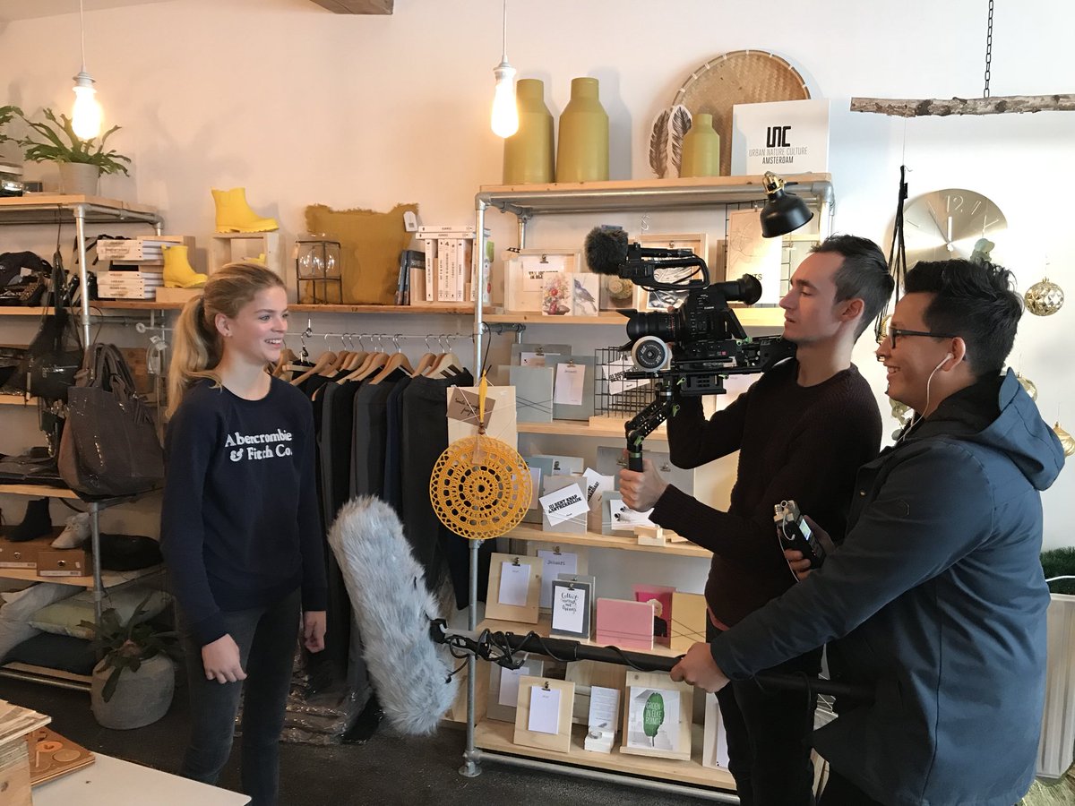 bawet's tweet photo. Myrthe wordt geïnterviewd voor de film van @ZWFOnStage #doedag https://t.co/SyxQSVBBit