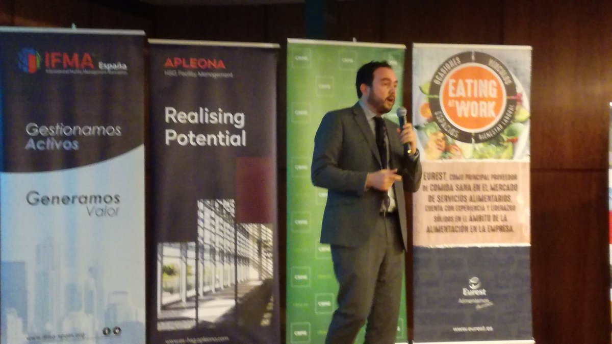 IFMA_spain's tweet photo. Luis Cabrera de @CBRE_ES nos enseña su proyecto de oficinas de Madrid y certificadas WELL en #wps2017 Barcelona Workplace Summit by @IFMA_spain #facilitymanagement https://t.co/lwiAwxwm7F
