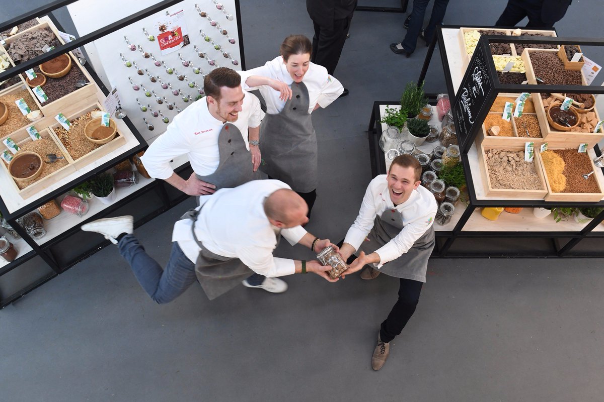 BarryCallebaut's tweet photo. Our #chefs are not only #creative #masterminds - but also a bunch of #funny people. 😂 We are so glad to have them supporting us to bring the #chocolate experiences of tomorrow to life. Thank you: @DiezMartinChef, @jurgenkoens, #RyanStevenson, @MorelPaul , @SorchaTH1!! https://t.co/Xg6ivpUNAK