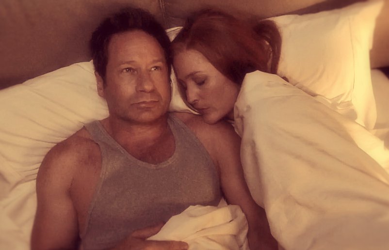 icannotjustify's tweet photo. "They sent an agent to spy on you" "Totally bedded her. I wouldn't of made it here alive without Scully" Decided to co-opt and paraphrase a WHO quote to go with the adorable new Scully + Mulder pic we were given! THEY'RE SO FUCKING ADORABLE! #WhoFiles #TheXFiles #DoctorWho #LOL https://t.co/X1Qdbpe7Rl
