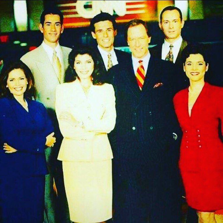 CMonteroOficial's tweet photo. #FelizJueves Esta foto tiene 20 años. Como ven, soy el único presentador que sigue trabajando en #CNN Durante #CafeCNN les voy hacer un anuncio Espero me acompañen https://t.co/gW0wUi5YQX