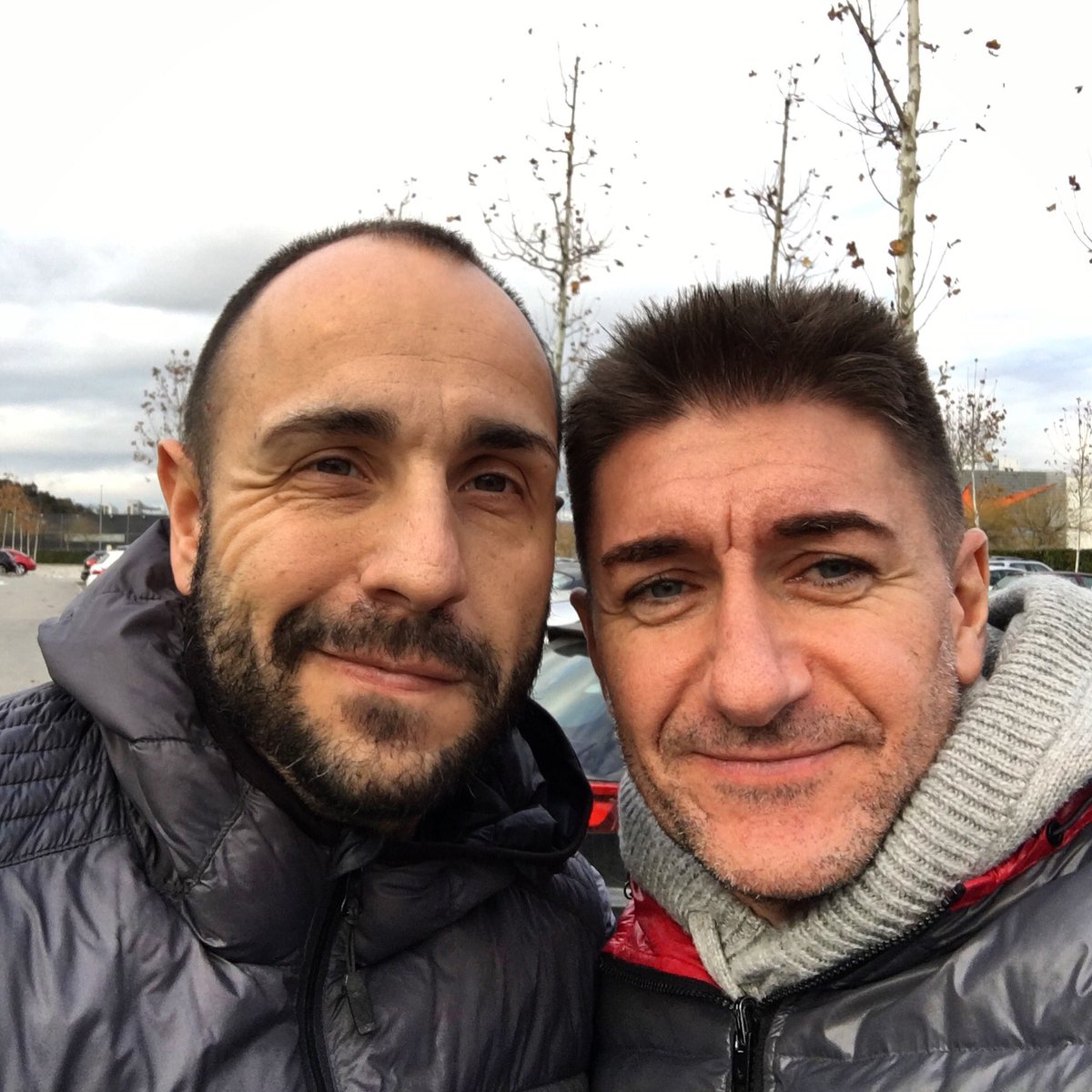 DavidMarquezMar's tweet photo. Amb el fred que fa i de compritas amb @xavi_cruz_ a la @LaRocaVillage quin esforç!!! I tot per comprar els regals del cumple d’ @h_abello Però bueno ell ho mereix tot!!! 😍😍🛍🎁🎉 #decompres #Hectorfa37anys #DavidiXavielstraviesos https://t.co/8b7RQ3twv0