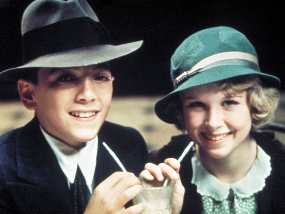 Watch Bugsy Malone (U) this Sat 11am <a href="/KidsWhirled/">Kids' Whirled Cinema</a> Alan Parker recalls: "I had four young children and we used to go to a cottage at weekends. On the long, boring car journey up there, I started telling them the story of a gangster called Bugsy Malone..." whirledcinema.com/screenings/lou…
