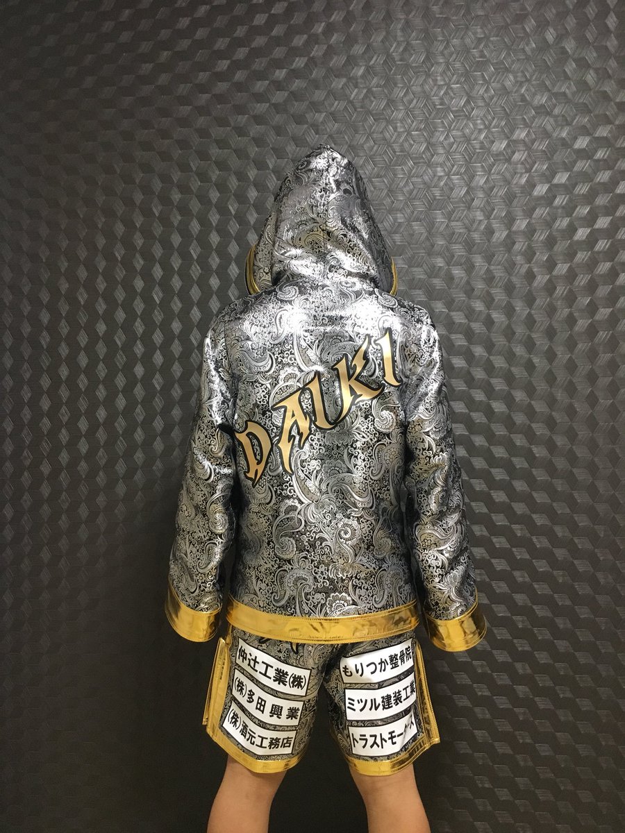 k1_daiki's tweet photo. FUEGOさんにめっちゃカッコいいキックパンツとガウンを作ってもらいました🤩
かっこよすぎてやばい🤩🤩
これきて早く試合がしたい🥊
FUEGOさんありがとうございます😊
#FUEGO
@FUEGO_japan https://t.co/L0lGnrgfM9