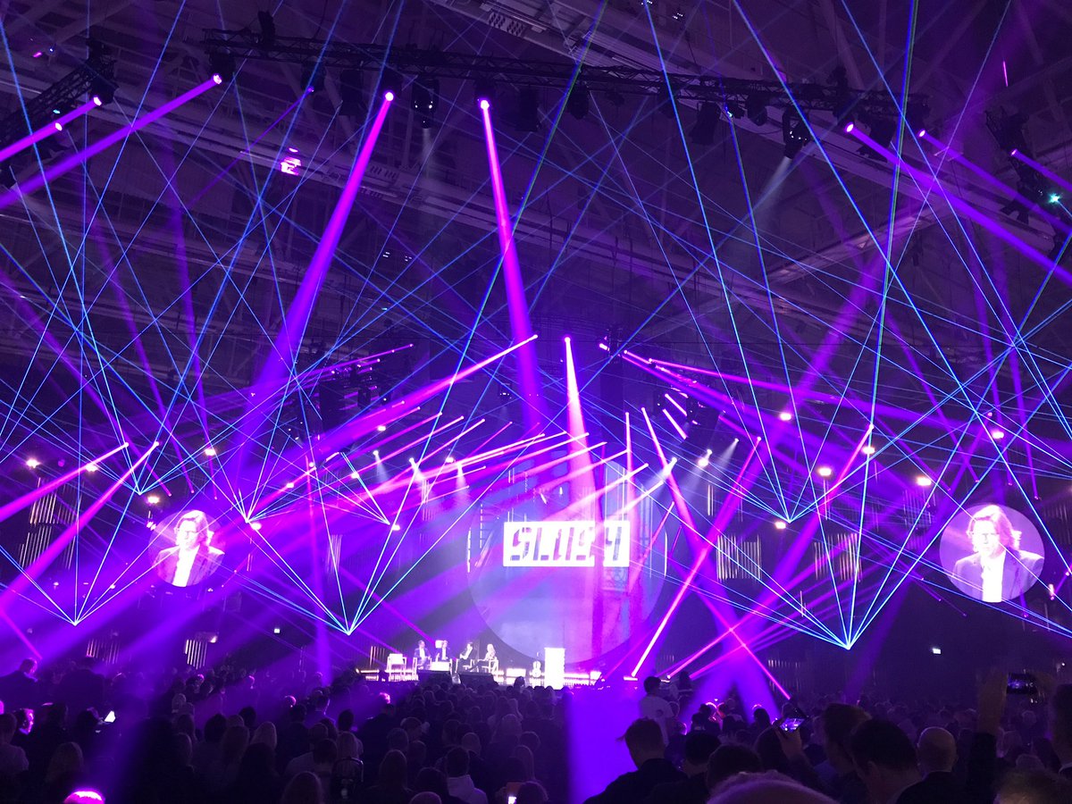 jkarstikko's tweet photo. #slush Mainstage @zenstrom @algore https://t.co/Nve3IlG23R