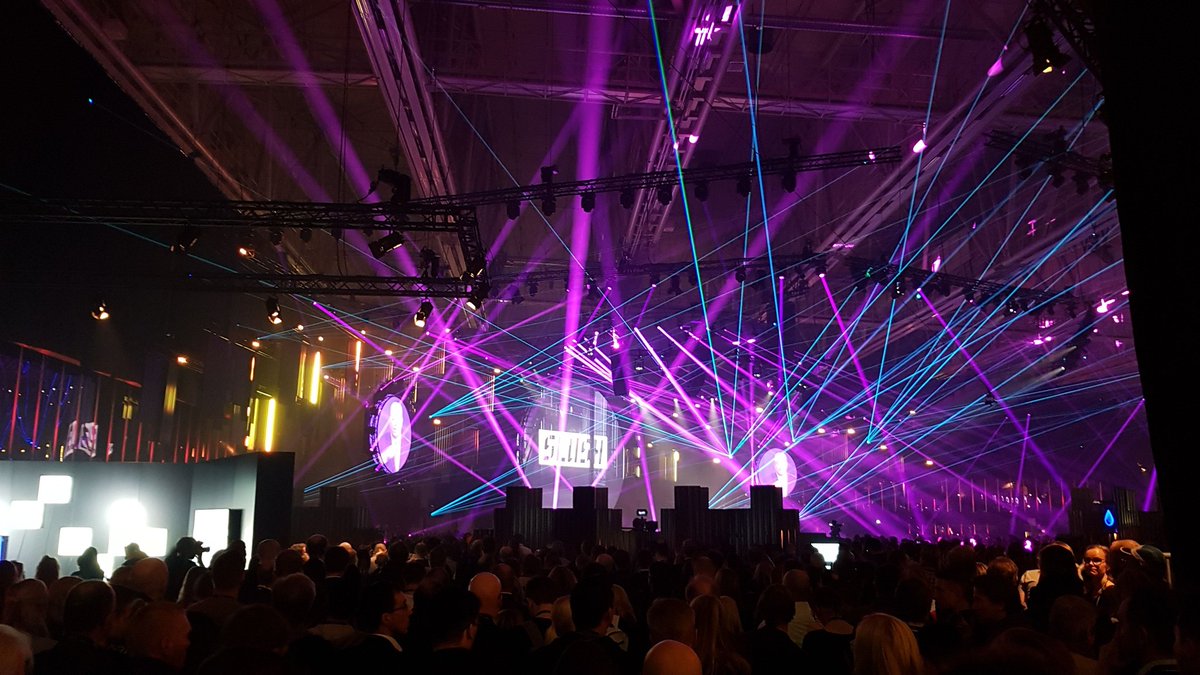 dato_g22's tweet photo. Opening keynote by @algore: ”Companies who want to make the world a better will recruit the best people!” Visit us at our #Slush17 booth! #CKICslush17 https://t.co/J3bpXriEtl