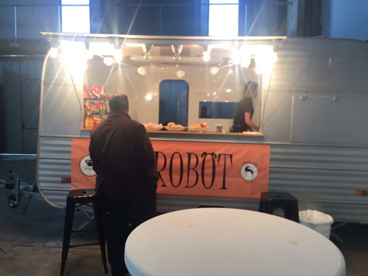 RoboRAVEIberica's tweet photo. ¡No te quedes sin probar nuestros #donuts de sabores en #Perrobot #RRIb17 https://t.co/brMJbreDV6