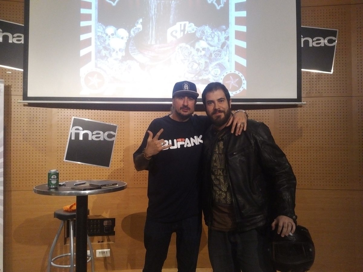 lenador86's tweet photo. Lastima no poder conseguir esa camiseta @ShoHai_Real #BUFANK https://t.co/WKfiHrtSSc