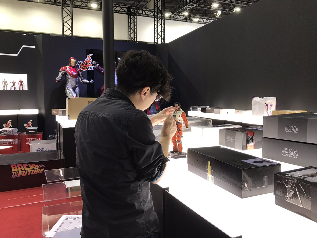 東京コミコン ホットトイズブース設営風景！等身大のソーとハルクは 