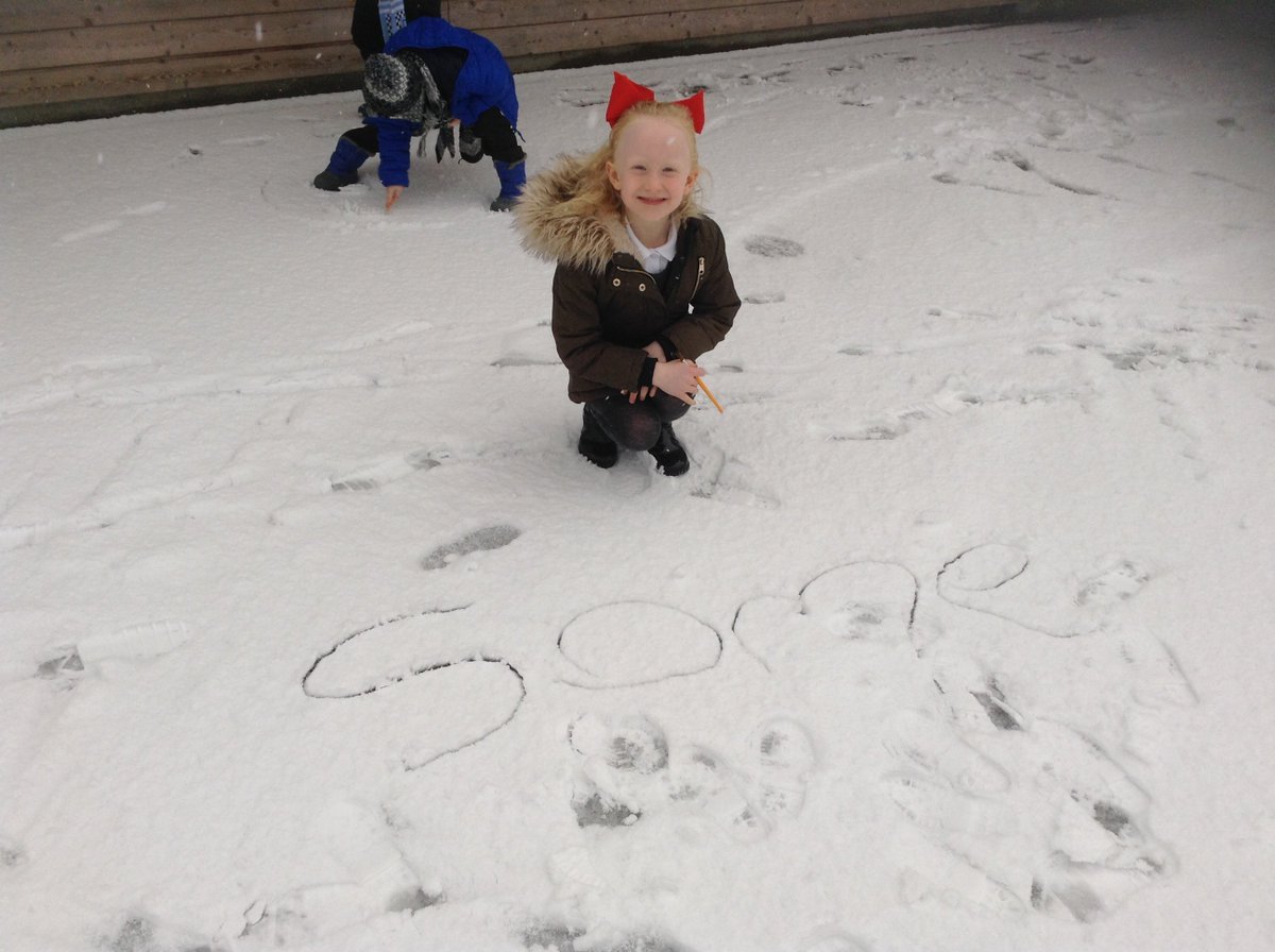 miss_mudge's tweet photo. When it's hard to teach through snow excitement, use the weather as a tool. #phonics #outdoorlearning https://t.co/C7zHn0a78g