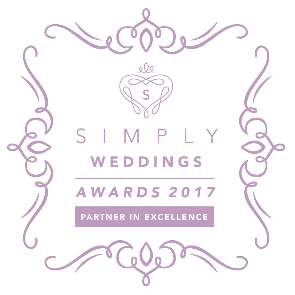 freeformimages's tweet photo. eeeek! I am also a partner in Excellence with @SimplyWeddingSW Thank you!! had a blast at the #simplyweddingsawards2017 @wedblogdonna #weddingnetworking #wedchat #weddinghour #wedmeet #freeformimages https://t.co/gfbuNA5B1W