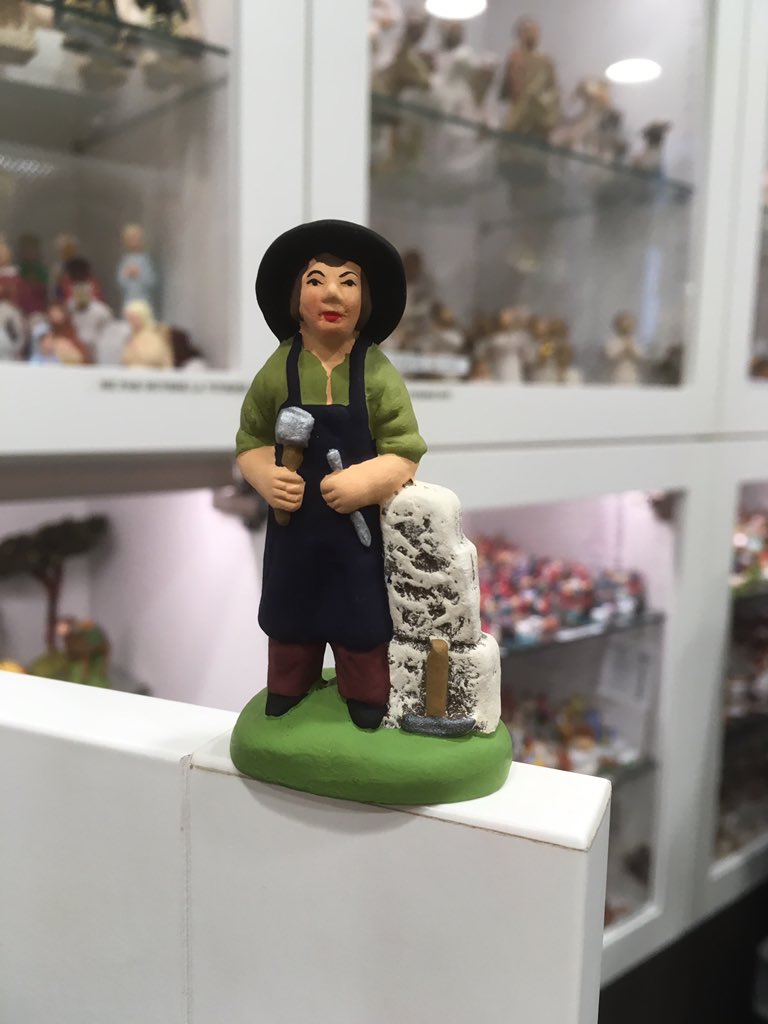 PasseJb's tweet photo. La foire aux santons c'est demain dans les librairies @laprocure ! Avec le tailleur de pierre nouveauté 2018 de chez #carbonel. https://t.co/v3muJUd4vh