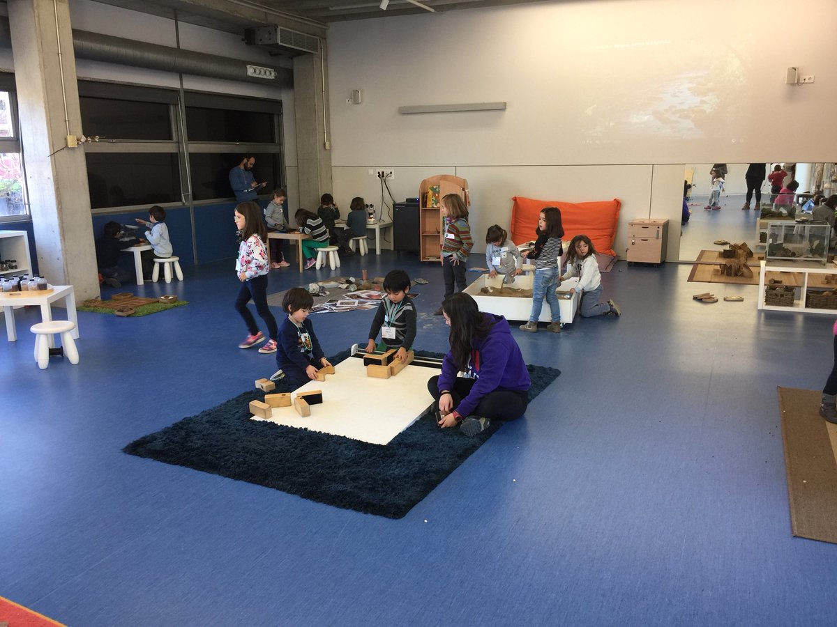 Claullp_s's tweet photo. Visita al lab_06 ,  part del Projecte 3x3. Projectes de ciència! Experimentem!@EscolaVirolai @EscolaReina https://t.co/xmQJx3dqbP