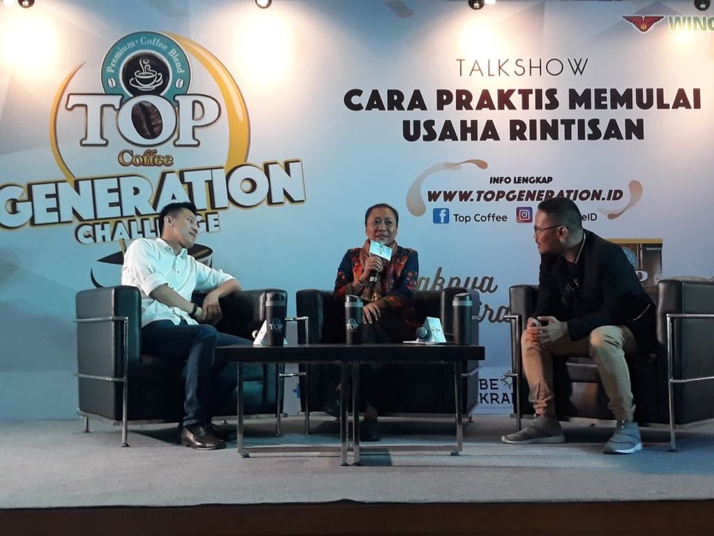 TOPKopi's tweet photo. #TopGeneration Talkshow bersama @adarwis &amp; @niluhdjelantik di Universitas Pendidikan Indonesia, Bandung. https://t.co/Ylry0xk3wu