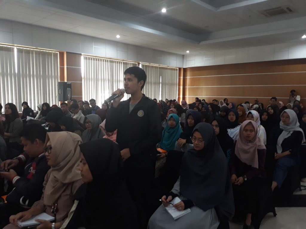 TOPKopi's tweet photo. #TopGeneration Talkshow bersama @adarwis &amp; @niluhdjelantik di Universitas Pendidikan Indonesia, Bandung. https://t.co/Ylry0xk3wu