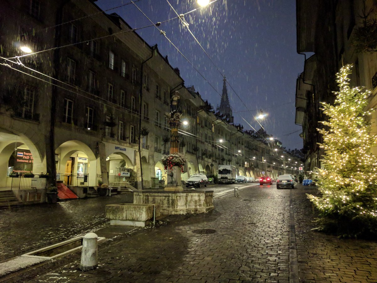 Erster Schneefall in der unteren Altstadt.
